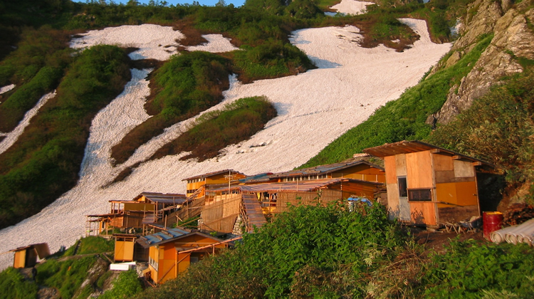 鑓温泉小屋