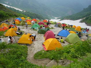 鑓温泉小屋テント場